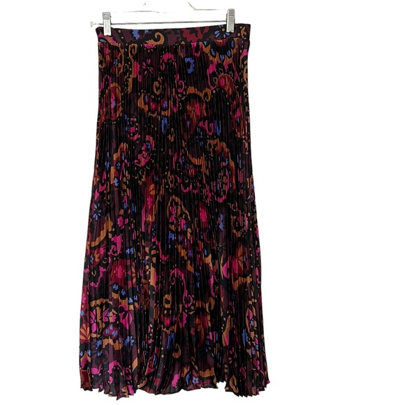Ann Taylor Paisley pleated midi skirt size 0. Side zipper with hook & eye. - Picture 4 of 11